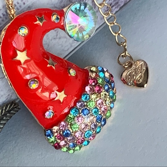 🎅🏻🆕 Betsey Johnson Style - Christmas Hat Necklace - Picture 2 of 4